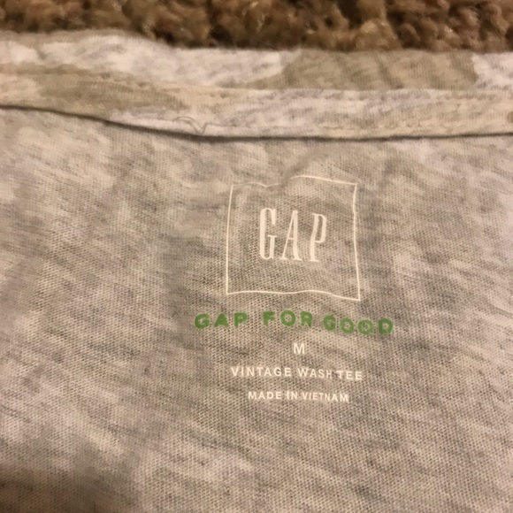 Gap tee - Picture 2 of 2